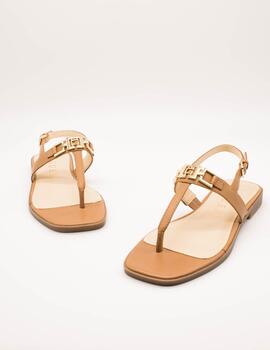 Sandalia Guess FLJREL LEA21 Reality Tan de Mujer