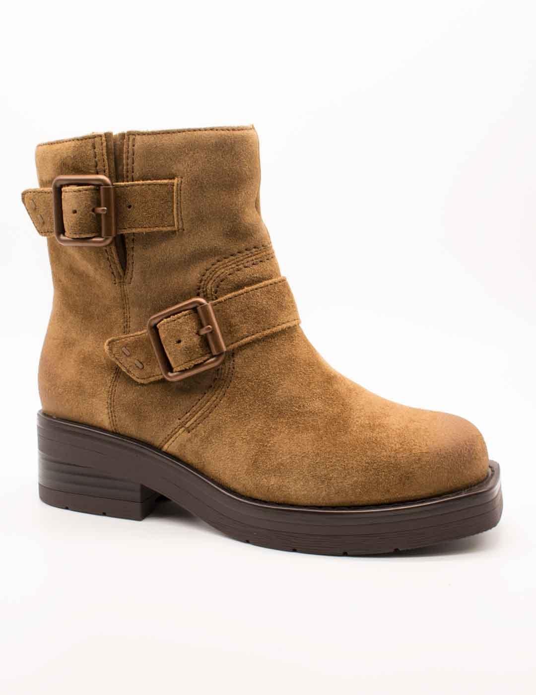 Botín Clarks Rebelle Buckle Walnut Suede de Mujer