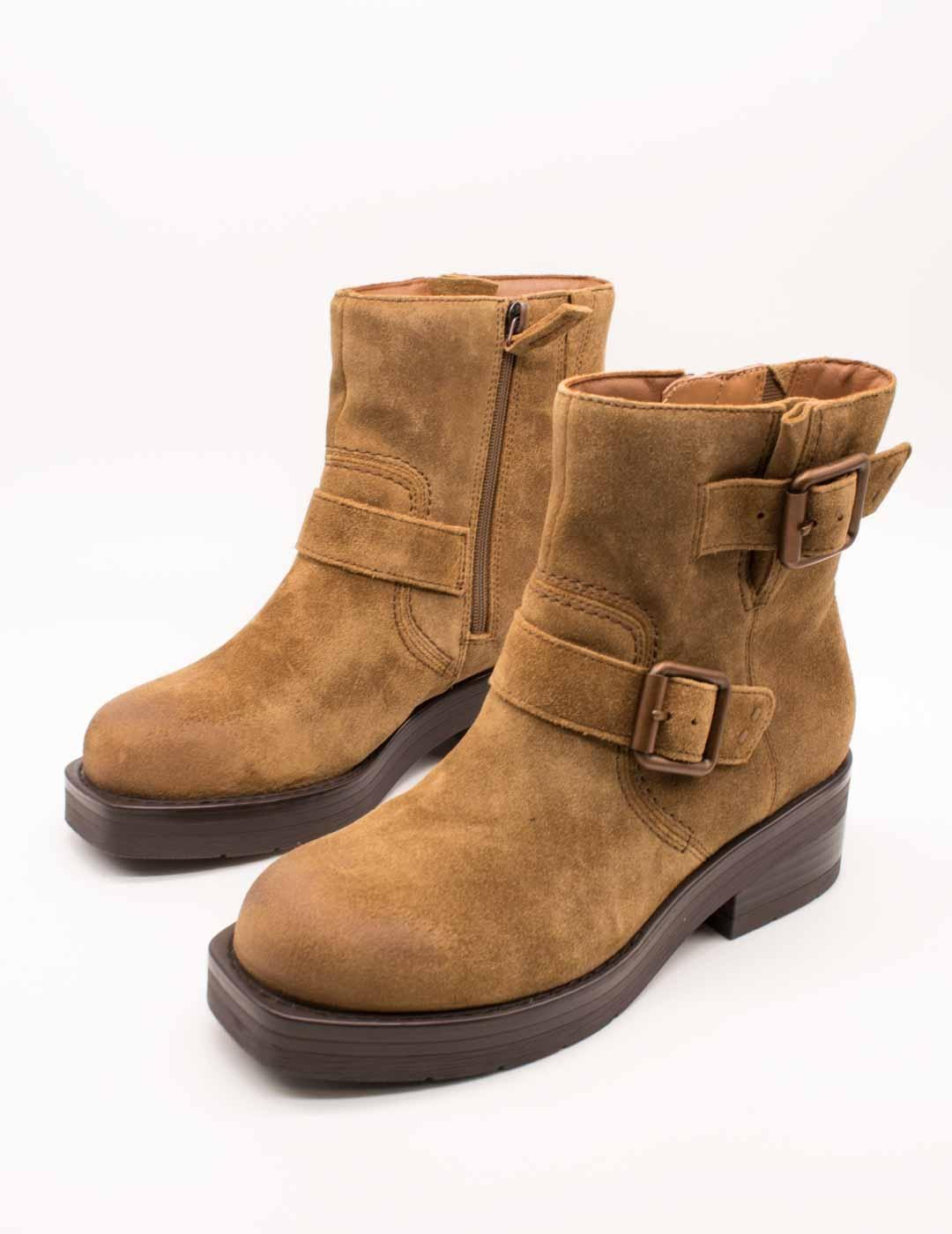 Botín Clarks Rebelle Buckle Walnut Suede de Mujer