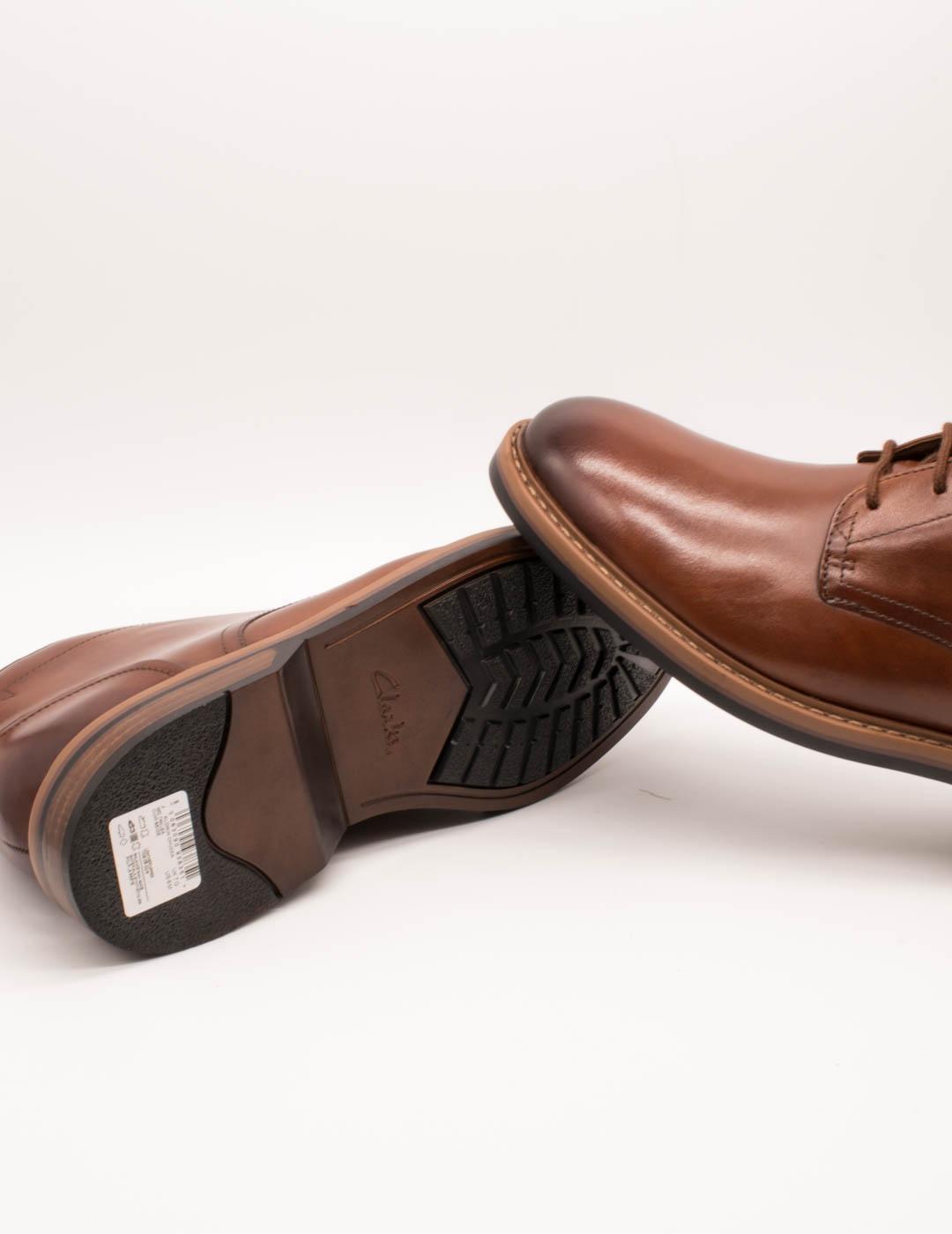 Botín Clarks 26178425 Aldwin Chukka Mid Tan Leather de Hombr