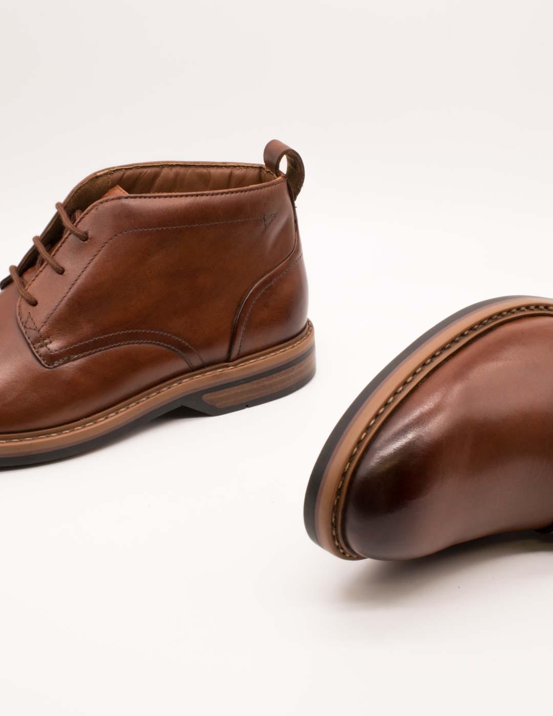 Botín Clarks 26178425 Aldwin Chukka Mid Tan Leather de Hombr