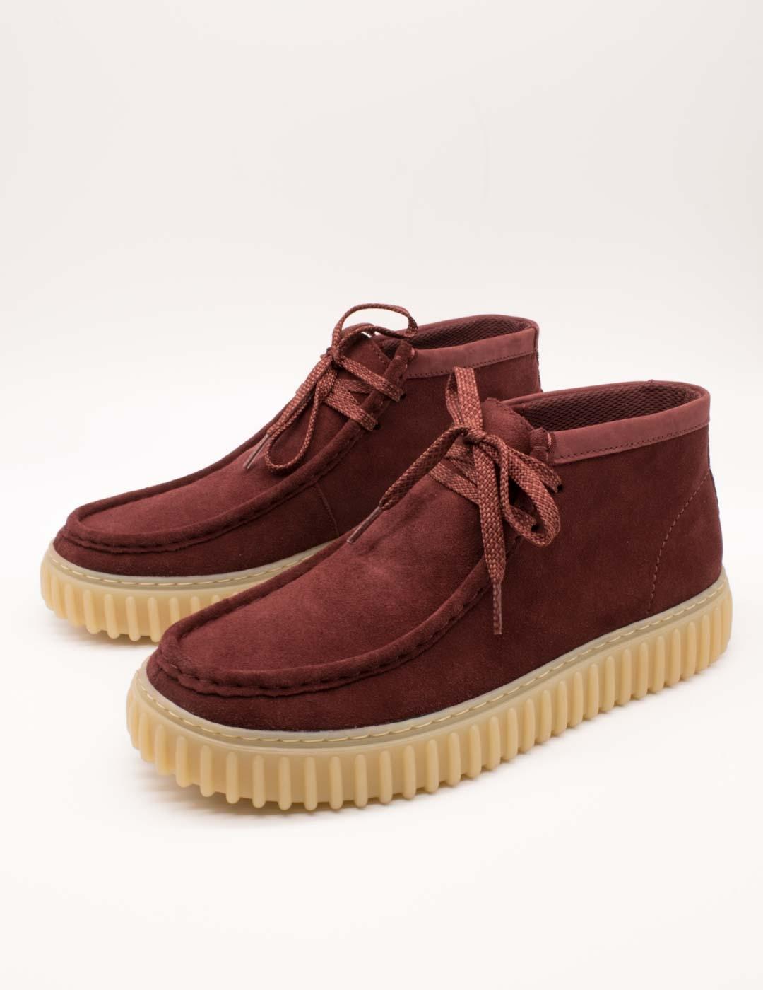 Botín Clarks 26183423 Torhill HI Wine Suede de Hombre
