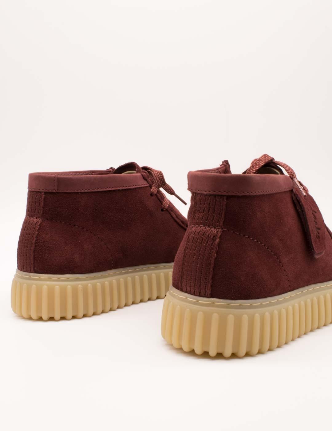 Botín Clarks 26183423 Torhill HI Wine Suede de Hombre
